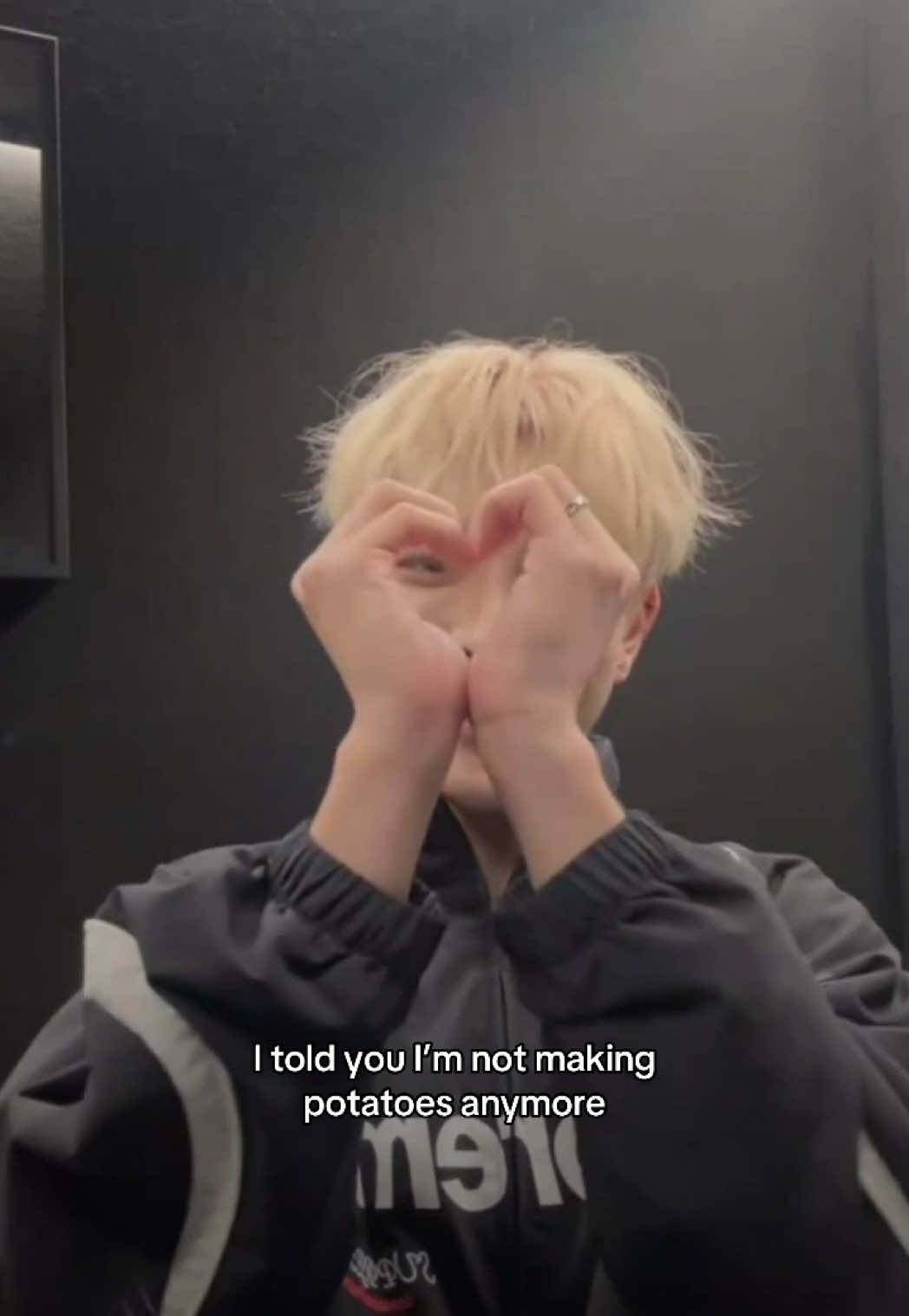 When you have small pinkies and end up making potato hearts  🥺🥔🫶 I think your potato hearts are adorable, HongJoong ♥︎ #kimhongjoong #hongjoong #ateez 