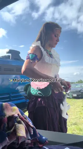 Renaissance Season is the best season! I usually perform at these things so it was cool to go for fun! #renaissancefestival #marylandrenaissancefestival #tailsofalexis 