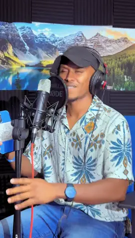 #WaxDhintaad_Kasamirrtaa markii iigu horaysay een maqlo heestan waxaan joogay tuulo layidhaa Jidhi oon xiliyada fasaxa aan kanahay iskoolka ayaan tagi jiray waxay  ku taal galbeedka magaalada xariirad , abdulqaadir iyo Habaas ninkii garanbaa garane sanadku wuxuu ahaa 2003 waxaan ka dhagaystay radio Djibouuti ama cidaada jabuuti heesta waxaa qaadayay allaha janeeye Dauud ali masxaf aadban u da, yaraa  waxaan xasuusta rikoodka aan cidaacada ka dhagaysanayay waxaa iska lahaa allaha janeeye abtigay hooyaday wllkeed kayar oo ahaa sargaalkii haystay ciidano deganaa Jidhi , heestan iyo hees uu qaado maxamed xasan xuseen Lafoole oo layidhaa dhoof ayaan maalistaas ka dhagaystay radio jabuuti waanan wada xafiday waana halka aan kaasoo bilaabay taageerada lafoole , amarkay illahay sanadkii 2015 kii ayaan la kulmay ustaad dauud allaha janeeye gacantiisa ayuu iigu tumay heestan waliba aniga oo fanka ku cusub , dauud waxaa iskaaya baray oo ii geyay AUN General Khaliif ciise mudan oo jabuuti kusugnaa , sidoo kale waxaan nasiib u yeeshay sanadki 2019 kii inan ustaad lafoole aan si live ah ula qaaday heestii dhoof waxaanan kuwada kulanay Swedan 🙏  dadka qaar aya i yidhaa markay i arkaan yaraanyadii ayaan ku dhagaysan jirnay balse anigaaba yaraan suuqa kusoo galay sxbayal 🤣 @QARNI STUDIO 🇸🇴 🇺🇸 