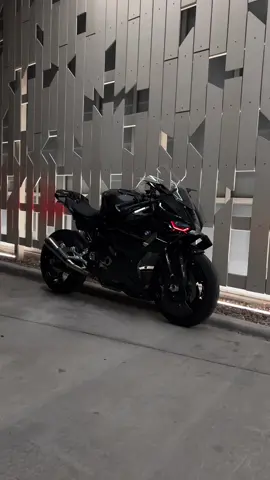 Mr. Incredible  #bmw #bmws1000rr #mensmentalhealth 