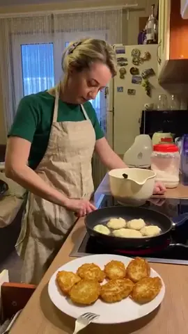 Приїжджаєш додому, а тут дружина топче стежку до мого серця😉