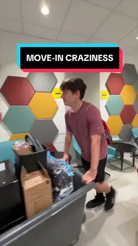 Smartest packing hack we've seen yet at #montclairstateuniversity Move-In Week 2025! #collegemovein #college #moveinday #collegestudent 
