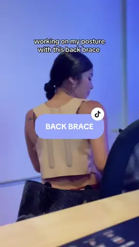 Lightweight and discreet to help my posture while I’m sitting down for hours👍🏼 #MaineBesties✨#FitGeno#Backbrace#PostureCorrector#Posture