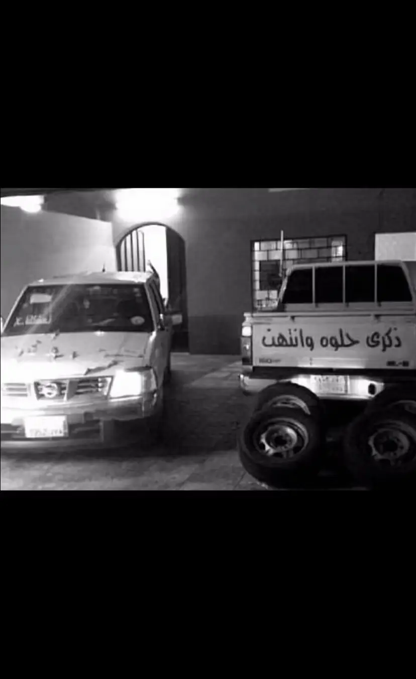الذكريات الي على البال تطري ‏وش حيلتي لا بعثرت تالـي الشوق ‏صفحاتها بـ ايامها وسط صدري ‏عزآآآه ياصدرٍ من الوجد محروق Memories come to mind What can I do if longing scatters them? Its pages and days are in my chest Condolences, oh chest burned with passion #foryou 