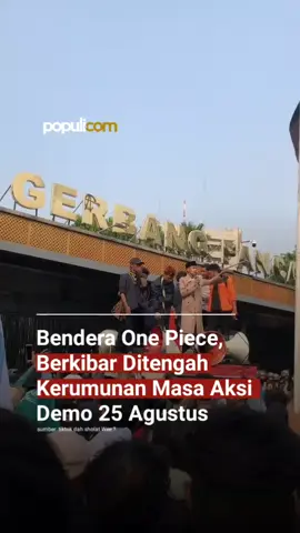 Bendera One Piece, berkibar dengan ditengah kerumunan masa aksi 25 Agustus 2025. Bendera One Piece, dikibarkan sebagai bentuk pembebasan terhadap tirani yang membelenggu rakyat. #hedlinenews #beritaviral #beritatiktok #beritaindonesia #aksi @PRABOWO SUBIANTO @Gibran Rakabuming 