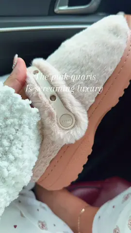 ✨ The NEW Unfurgettable Crocs are here ✨ The ultimate cozy-weather essential you can wear indoors or outdoors. Perfect for gifting season – comfy, stylish, and designed for all-day wear. Don’t miss out on this gift-guide favorite before they’re gone! 🎁👟#Crocs #Cozycrocs #GiftIdeas #unfurgettablecrocs #crocs4life 