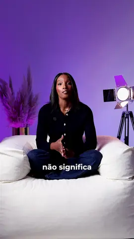 É a primeira vez de todos nós a viver… mas também é a minha primeira vez, e eu não faria isso contigo. Ser compreensiva e dar espaço ao outro é bonito, mas também é essencial ter limites e padrões elevados. Ser simpático ou bem compreensivo não significa permitir que te usem ou descarreguem a sua confusão em ti. Tens sempre o poder de te afastar do caos dos outros e de te ligares à tua própria paz e confiança. #angola🇦🇴portugal🇵🇹brasil🇧🇷 #RiriShow #videoviral 