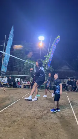 Bhakti Remaja vs Putra Persada (Group D) Turnamen Bola Voli antar Karang Taruna Desa Joho Kecamatan Purwantoro Di Arena Voli Arepat Penyelenggara : KT Arepat Fg : @nanangkurniadi221  #volleyball #voli #karangtaruna #voliasik #wonogiri 