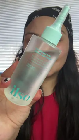 As a licensed esthetician I love extracting sebum from my skin.  @ilso US makes it so much easier!  I like using this product atleast once a week to keep my nose unclogged  #licesnedesthetictian #poreextraction #extractions #skincare #skinmaintenance 
