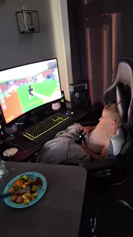 his little set up... #gamerboy #pcgaming #brainrot #robloxgames 