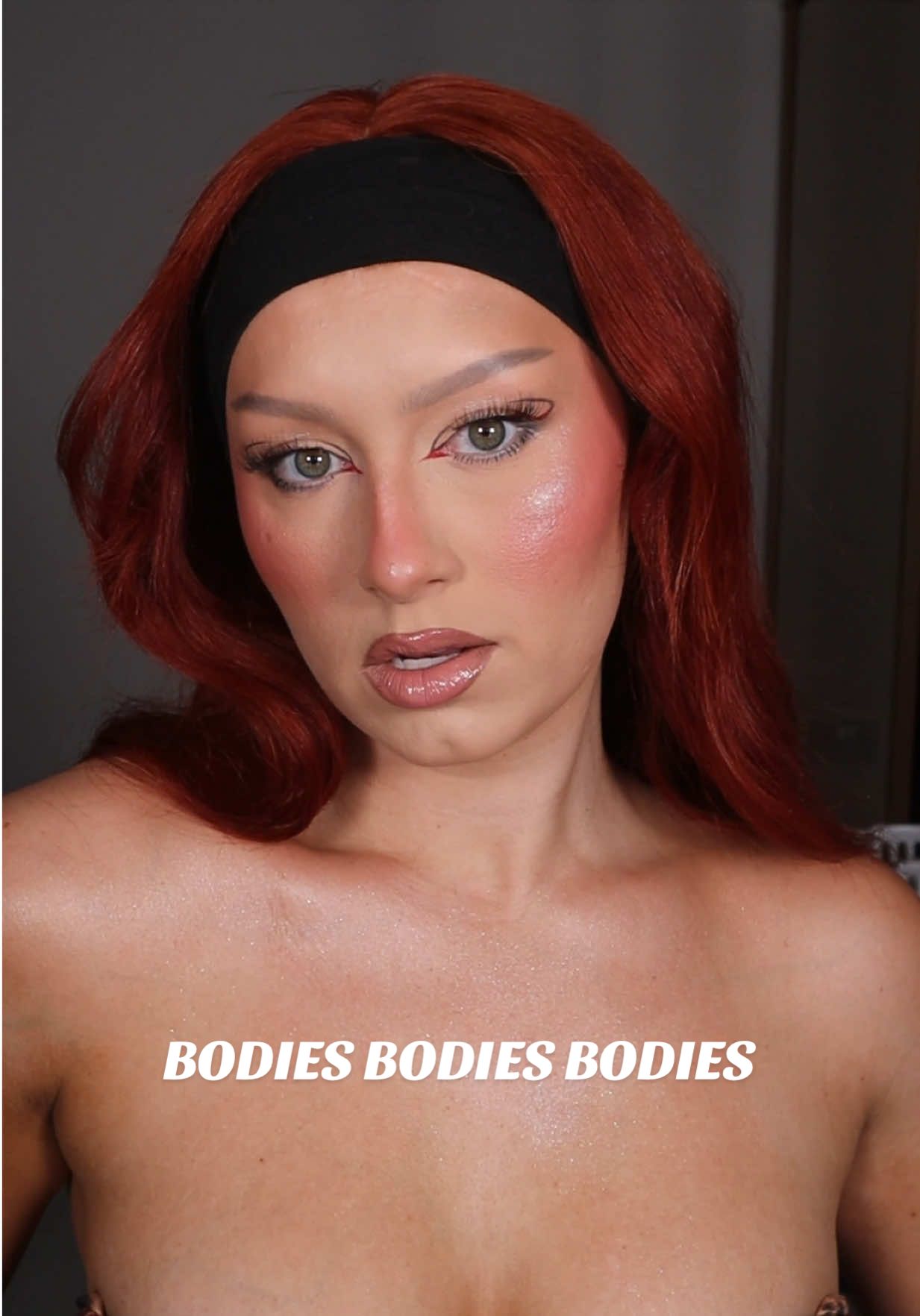 Click click 🔫  @nyxcosmetics_uk graph one glitter epic liner, red liner  @DMUSE Wigs straight dark brown brows  @makeupbymario almond lip liner, south shore lipstick, fair setting powder  @Armani beauty luminous silk foundation  @Kylie Cosmetics power plush concealer  IB @georgia barratt #makeup #bodiesbodiesbodies #trend #makeuptransformation #alopecia 