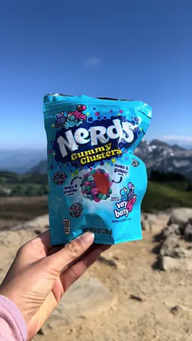 The best hiking snackie snack #nerdsclusters #Hiking #mtrainiernationalpark #snackbreak 