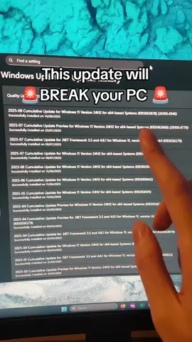 This is the latest Microsoft update win11 24H2 (KB5063878) It can literally brick and brake your SSD and HDD #pcgaming #win11 #microsoft #update 