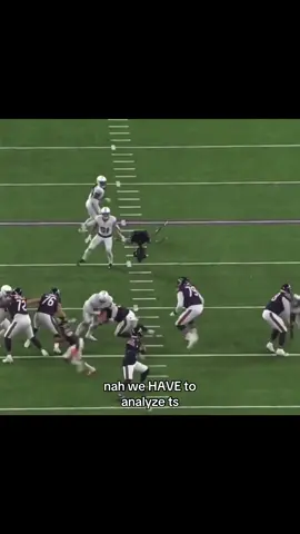 best qb in the league #bears #calebwilliams #nfl #ballknowledge #football @Caleb Williams 
