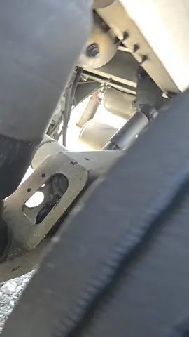 Airbag removal and replacement on a tank trailer 