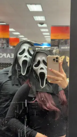 My dream date at spirit Halloween 🎃✨ #spirithalloween #halloween #halloweentok #falltok #ghostface 