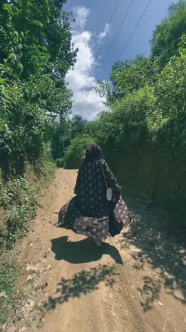 তারপর এমন এমন মানুষের সাথে যোগাযোগ বন্ধ করলাম যারা অন্যকে নিচু দেখায় এবং তাদের ভিতরে অহংকার এ ভরা। মানুষের পরিস্থিতিকে ছোট মনে করে। হাসাহাসি করে। নিজের খারাপ দিক না দেখে অন্য মানুষের খারাপ দিক নিয়ে মজা নেওয়া। এসব করে মানুষের সামনে ভালো সাজার কি দরকার। মানুষ তো জানে তোমরা কোন টাইপ এর। 