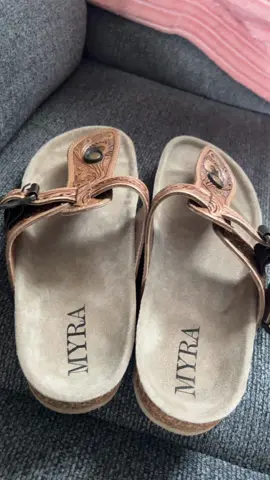 Balinda Ridge Tooled Leather Sandals! #tiktokshopfinds #creatorsearchinsights 