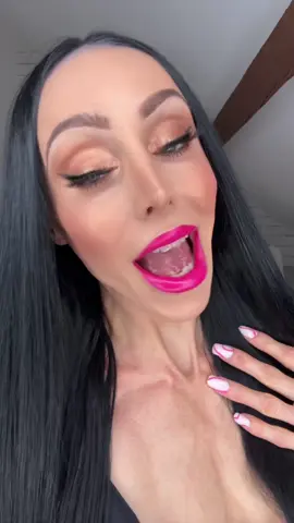 We know why 😂💋 #pinklips #pinklipstick #pinklipcombo #lips #makeup 