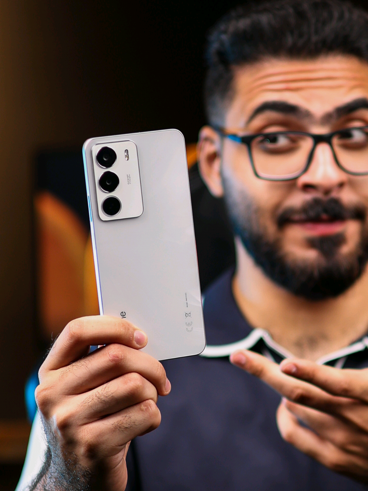 كم يوم ممكن تكفي بطارية بحجم ال 6000 🤔؟  Realme C71 #حسين_الموسوي #HUSSEIN_ALMOUSAWI #realme 