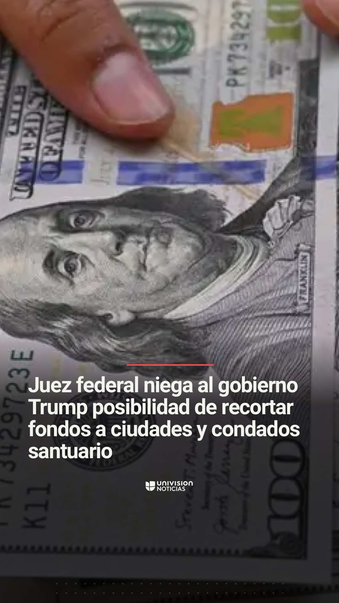 📌 Juez federal niega al gobierno Trump posibilidad de recortar fondos a ciudades y condados santuario. La administración Trump buscaba quitar recursos a 34 localidades santuario, entre ellas Chicago, Nueva York y Los Ángeles, por limitar la cooperación con las leyes de inmigración. Sin embargo, el juez federal William Orrick bloqueó este plan argumentando que es “inconstitucional”. Informa María Molina. 📺 Más del Noticiero Univision a las 6:30pm/5:30C y Edición Nocturna a las 11:30pm/10:30C. #CiudadesSantuario #UniNoticias #Inmigración #immigration 