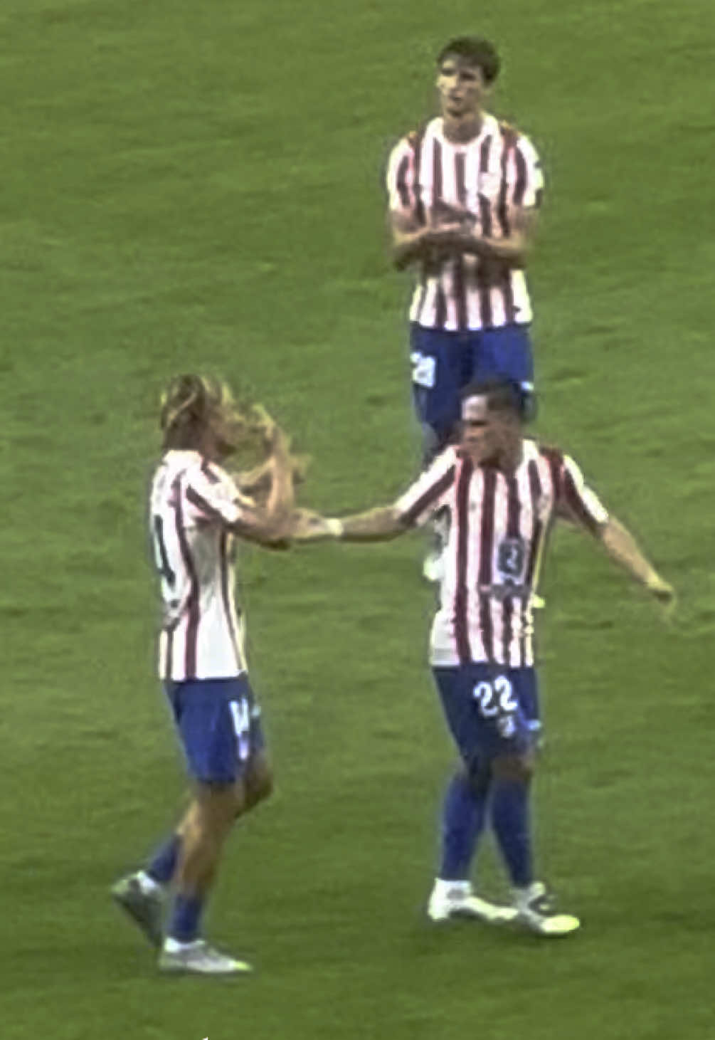 Cruce de palabras entre Llorente y Raspadori al final del partido 👀 #futbol #atleticodemadrid 