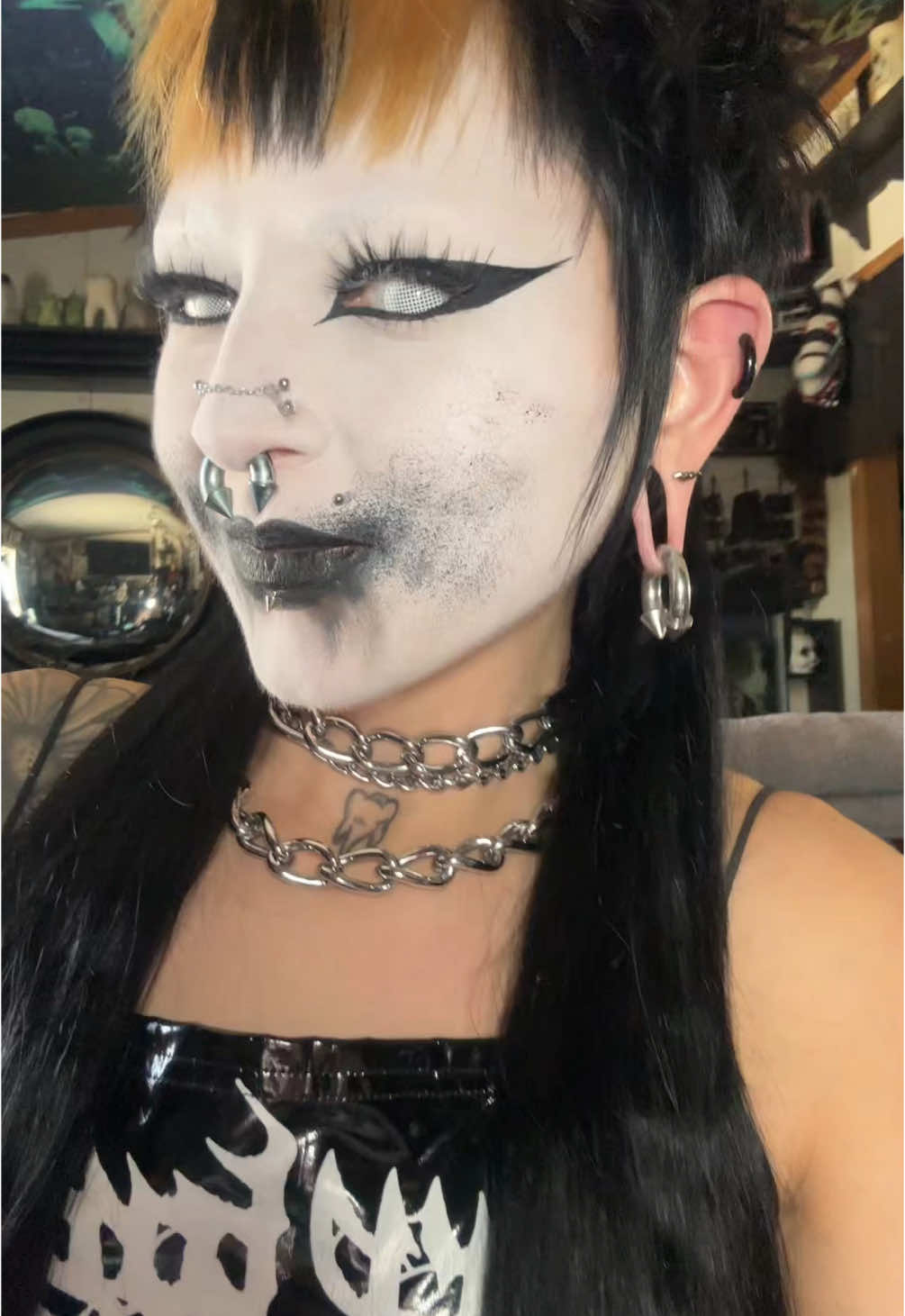 Check out my story!! Vote for me for the face of Halloween, link in my insta bio. All votes are free unless you’d like to pay 🫀