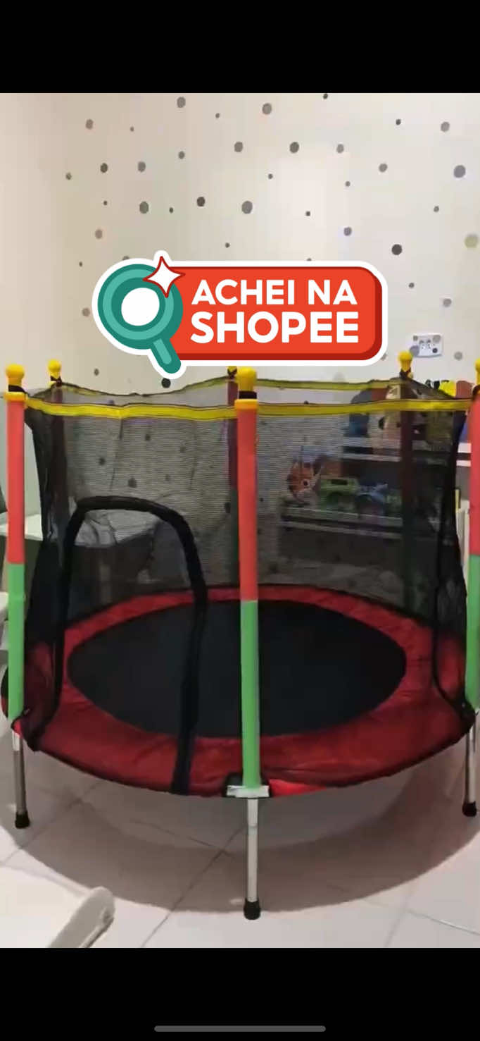 e esse achadinho que ela comprou no meu app 😍 vai ser perfeito para quem tem criança 👧🧒 e quer fazer elas pularem de alegria, literalmente! 🎉 Cama elástica 🔎: AHG-UZK-TLF