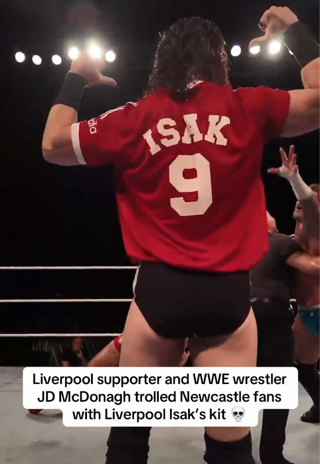 Liverpool supporter and WWE wrestler JD McDonagh pulled out a Liverpool kit with Isak’s name on the back at a house show in Newcastle. Ultimate troll move 😂💀 [via m_johnson681/X]