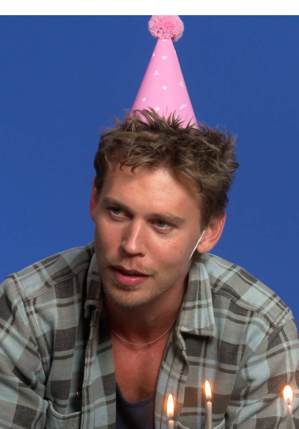 Press day, birthday… same thing when you’re Austin Butler 💖 Watch their full interview now on MTV’s YouTube! 🥳 #AustinButler #ZoëKravitz #CaughtStealingMovie