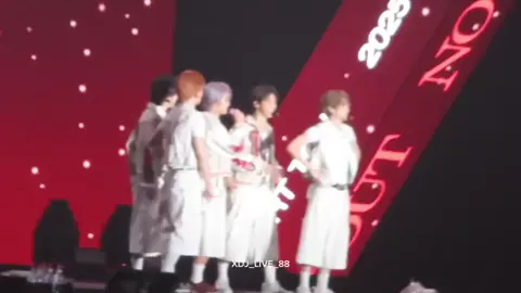 hahaha baby happy 😆🥰 @XIAOJUN         #kun #ten #xiaojun #hendery #yangyang 