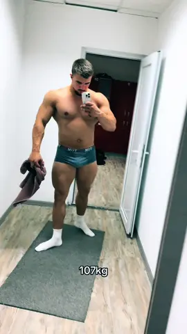 Joj kad se doda anabolika na ovo sve🤫#fypage #foryoupage #fypシ゚ #gymrat #bodybuilders #balkantiktok #GymTok #viraltiktok 