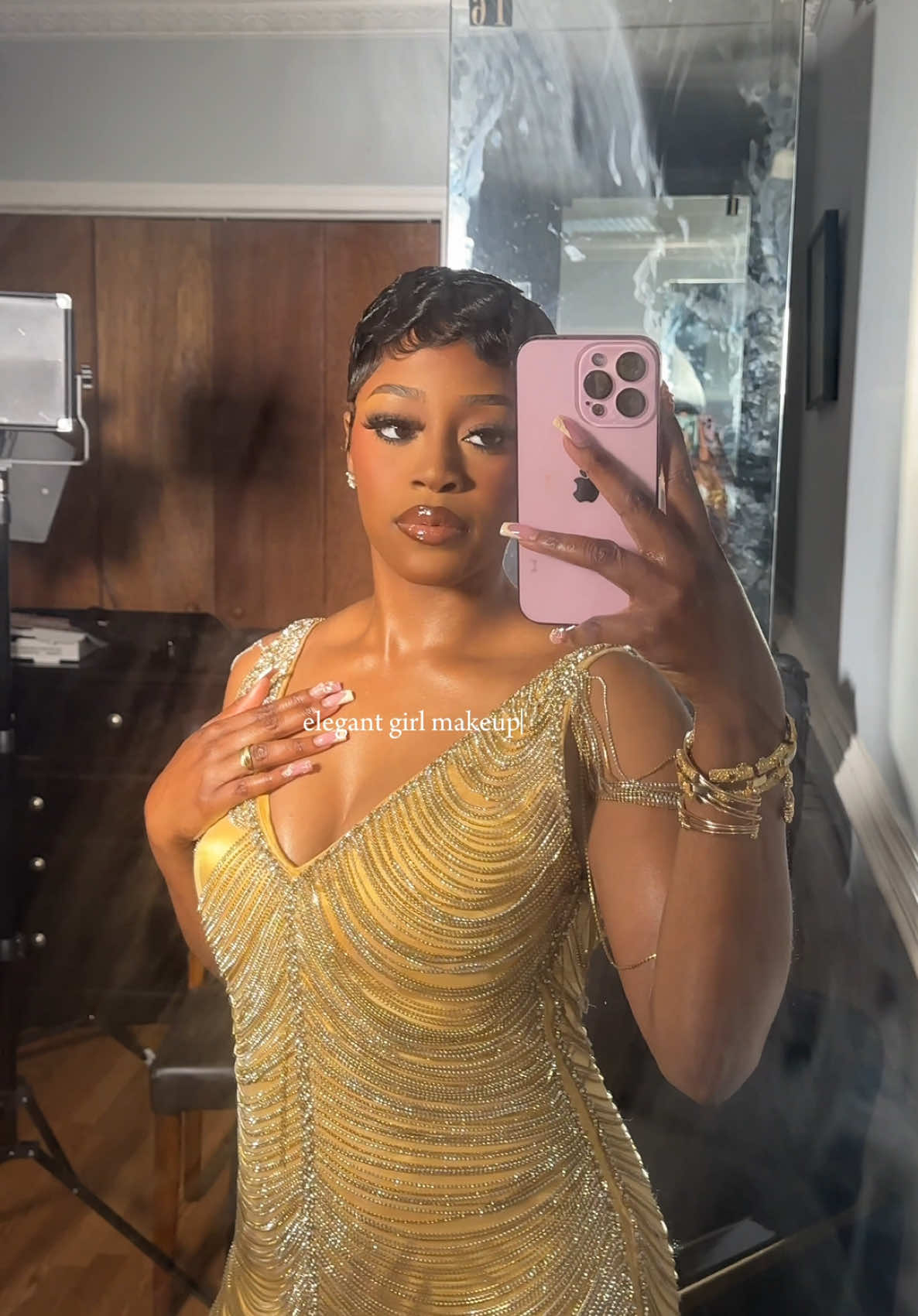 A little commotion for the smoked out wing liner & dress combo👏🏾👏🏾👏🏾 I feel like I’ve seen clean girl makeup, soft girl makeup, but never elegant girl makeup and glam that can go perfectly with a classy dress or drinks with the girls✨ #elegantmakeup #glam #makeuphacks #smokeycateye 