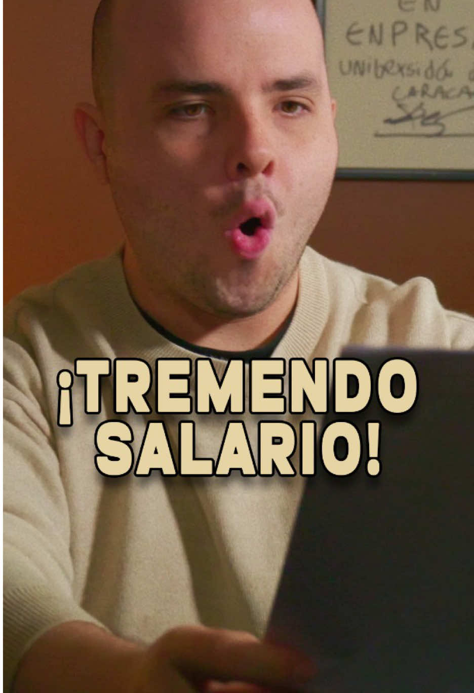 SE BUSCA PARA TRABAJO REMOTO:  -Joven de 20-25 años con 8 años de experiencia en contaduría  -Conocimientos de Python, Excel y Starcraft  -Master o PHD  -Inglés, alemán y Klingon  -Debe tener iPhone y manejar redes sociales  -Mala presencia @Edgar Albarrán @Alejandro #comedia #sketch #salario