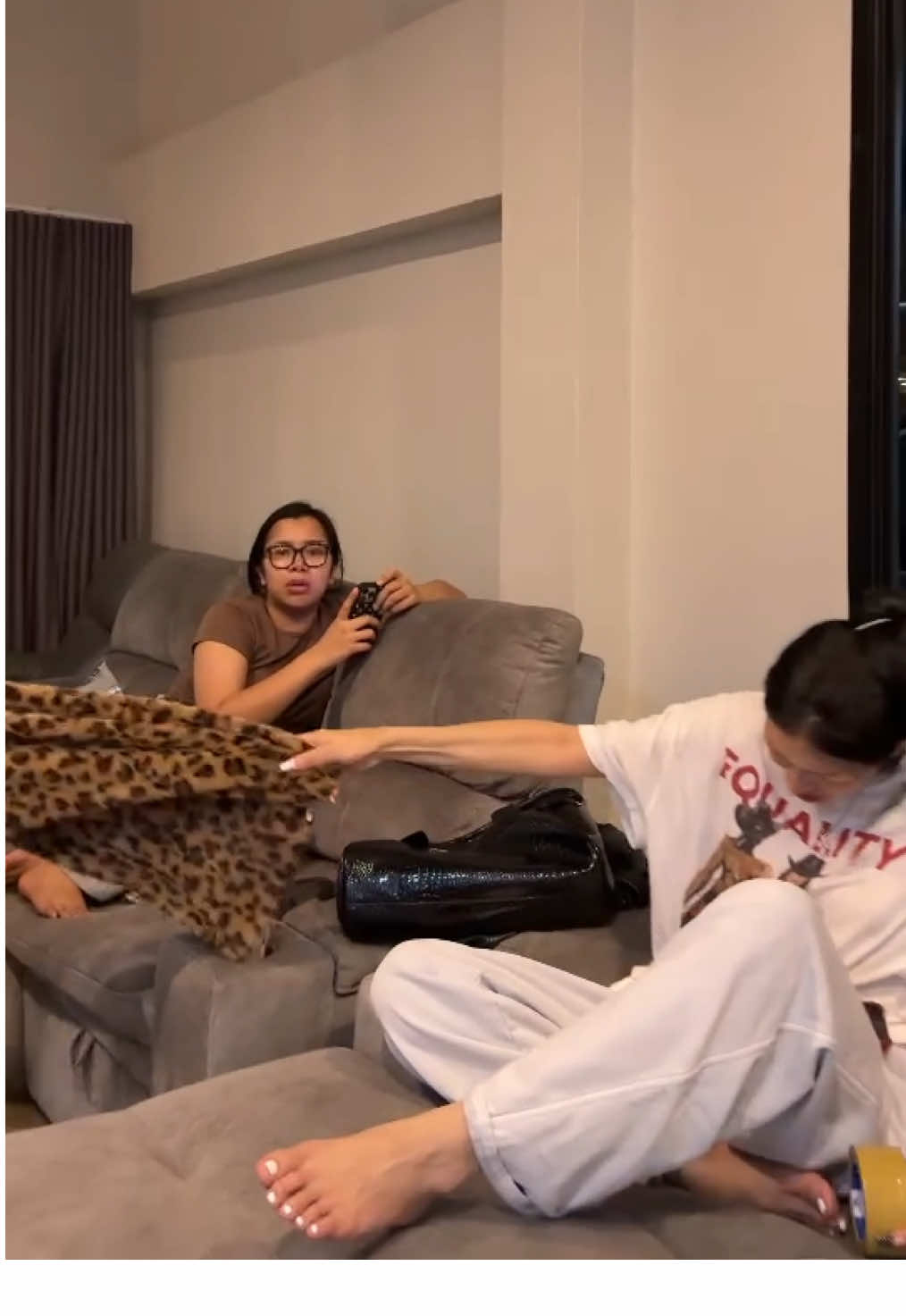 ช่วยดึงหน่อย ไม่หลุดสักทีเนี่ย