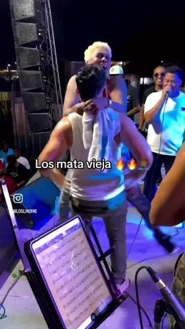 Ayer rompimos la tarima En Barahona en 70 pedazos  digan ustedes 