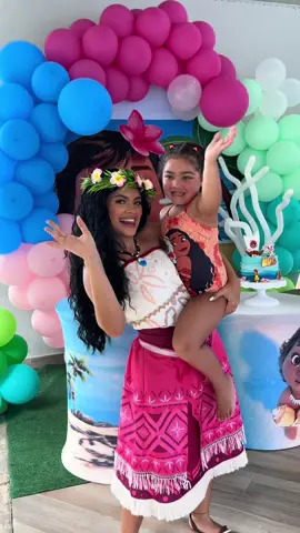 La carita de felicidad de la nena 😍🥹 de esto se trata… lleva la magia a tu cumpleaños o actividad con @Vive La Magia PR #puertorico🇵🇷 #moana #cumpleaños #cosplay #disney 