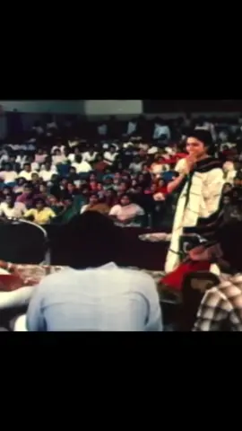 Song from superhit tamil movie Sindhu Bhairavi (1985) directed by K. Balachander.  JKB, a gifted carnatic musician, is not stimulated intellectually by his wife. Not being able to bear a child only worsens the matter. When he meets Sindhu, a music teacher, he finally finds his muse.    Paadariyen Padippariyen | Tamil Video Song HD | பாடறியேன் படிப்பறியேன் | Sindhu Bhairavi | Chithra | Sivakumar, Suhasini   Starcast : Sivakumar, Suhasini Maniratnam, Sulakshana, Delhi Ganesh, Janagaraj, Prathap Pothan, T. S. Raghavendra, Manimala  Music by: Ilayaraja Singers: K.S.Chitra. Producers : Rajam Balachander, Pushpa Kandaswamy  Director : K. Balachander  Cinematography : Raghunatha Reddy Edited by : Ganesh-Kumar Production : Kavithalayaa Productions Release dates : 11 November 1985 #fyp #foryou #foryoupage 