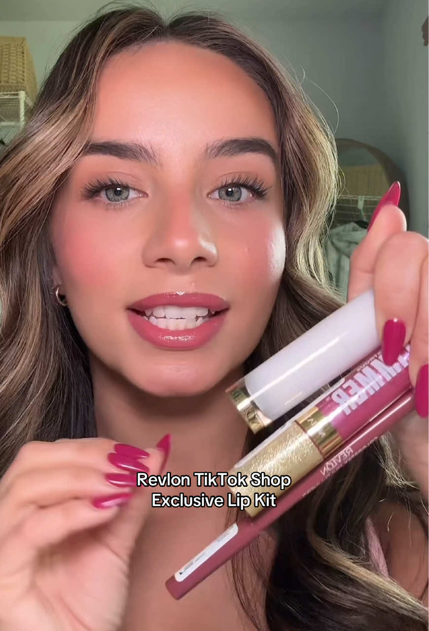 Revlons on TikTok Shop!!you cna get the products for $29.99?! and the color combo and formula?! WOW🤩   @Revlon Cosmetics #revlon #revlonglasshine #lipcombo #lipkit #tiktokshopcreatorpicks  