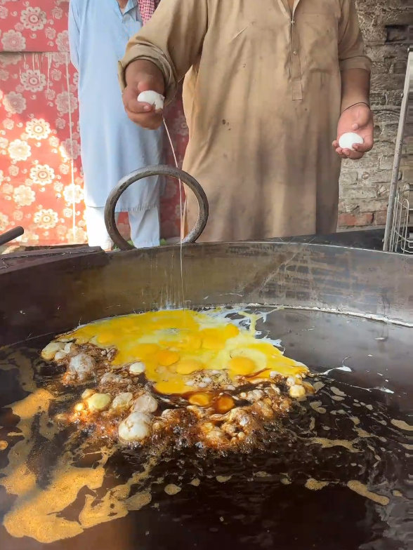 Frying eggs for deli meat kebabs 😋 #food #kebab #egg #fyp 