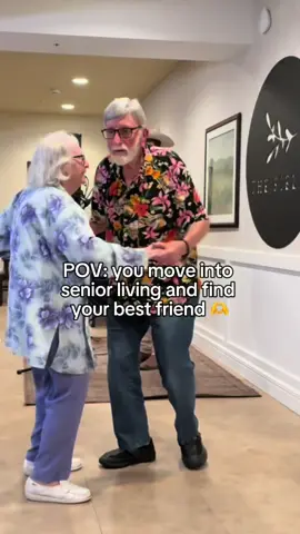 It’s never too late to find the person who makes you feel seen. #whatseniorlivinglookslike #companionship #seniorliving 