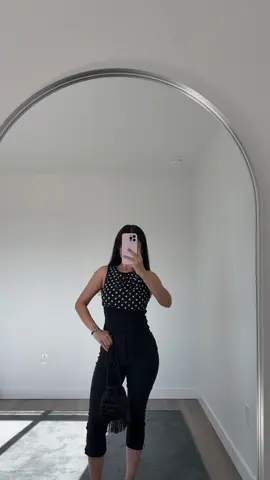 Capris & polka dots 🤝🏼 #ootdinspo #outfitinspo 