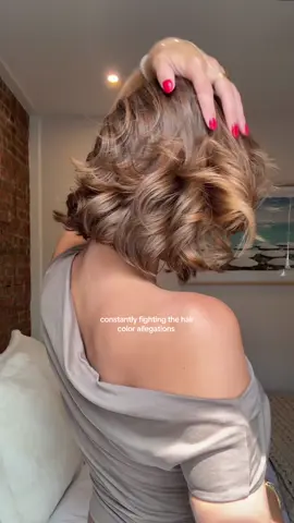 I promise it’s my natural color 🤭 the sun really said free highlights #auburnhair #naturalhair #shorthair 