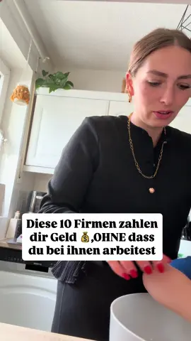 Kommentiere ,,Bereit“ wenn du ein kostenloses Erklärvideo von mir erhalten möchtest 📩 So funktioniert’s – ganz einfach erklärt: 1️⃣ Such dir ein Thema, das dich wirklich interessiert – und überleg, wem du damit helfen möchtest. 2️⃣ Finde ein digitales Produkt, das ein echtes Problem löst – idealerweise mit hoher Provision (z. B. ab 50 %). 3️⃣ Hol dir das Produkt und verlink es z. B. in deiner Bio oder deinem Onlineshop. 4️⃣ Richte einen kleinen Verkaufsfunnel ein: mit einer einfachen Opt-in-Seite, einer kurzen Brückenseite und einer automatisierten E-Mail-Reihe. 5️⃣ Poste regelmäßig (z. B. 1–2 Reels am Tag + Stories), um Vertrauen, Reichweite und eine Community aufzubauen. 6️⃣ Und dann: dranbleiben – auch wenn’s am Anfang ruhig ist. Das gehört dazu. 🙌 Klar, du kannst dir das alles auch selbst zusammensuchen – stundenlang googeln, TikTok-Videos schauen, versuchen zu verstehen, was wann zu tun ist… Oder: du holst dir einfach meine persönliche Schritt-für-Schritt-Anleitung – den Weg, den ich selbst gegangen bin. Seit ich Mama bin, weiß ich eines ganz genau: Zeit ist das Wertvollste, was wir haben. Und ich nutze sie jetzt bewusster – mit 1–2 Stunden Arbeit pro Tag, ortsunabhängig von zu Hause aus. ☝🏼 Kein Network, kein Krypto, kein Trading. ☝🏼 Kein Risiko. Kein Labern. Einfach ehrlich und echt. Wenn du neugierig bist, wie das für dich auch klappen könnte: Kommentiere „BEREIT“ und ich sende dir ein kostenloses Erklärvideo und meine Ressourcen die ich selbst nutze.  Vergiss bitte nicht, mir zu folgen, damit dich meine Nachricht erreicht. 💌 #onlingeldverdienenseriös #verdienstmöglichkeit #geldverdienenvonzuhause #9to5isnotforme 