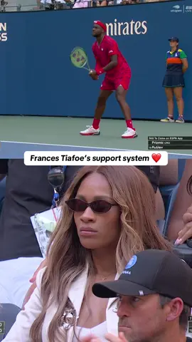 #FrancesTiafoe’s girlfriend and mom watching him play at the #USOpen. #tennis