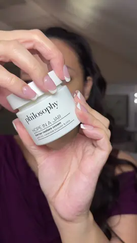 My dry skin loves this @philosophy Hope In A Jar Barrier Restore Cream 🤍 it nourish, protects and repair the skin barrier. #lovephilosophy #skinbarrier #gifted #barriercream 