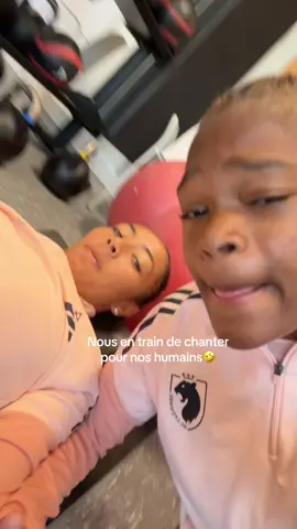 Piqué nous sommes🤣👀#prtoi #viral @Selma Bacha 