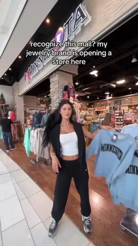guess which mall … hint hint: MALL OF AMERICA aug 29 🤭✨💕💖👯‍♀️ #mallofamerica #evryjewels #fyp 