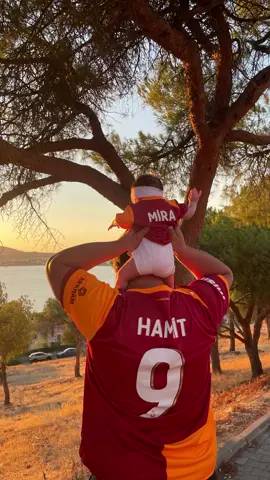 Bir bakmışsın kul duâ ediyor,  Bir bakmışsın kul duâlarını yaşıyor 🥹 #babakız  #galatasaray 