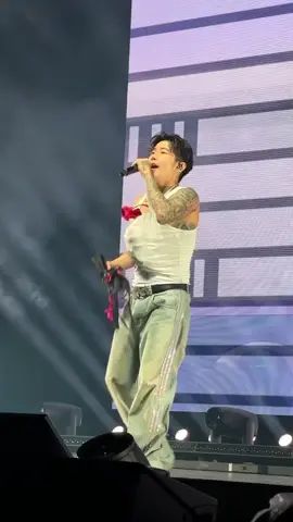 His tank top now looks more flexible because of his bra collection  #jaypark #박재범 #mommae #2025jayparkworldtour 